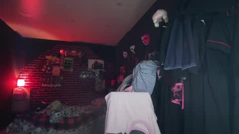 Snapshot of horror_circus chatting on December 8, 6:54 am Messalina Horror online show from December 8, 6:54 am