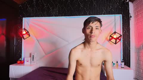 Snapshot of horus_at chatting on January 5, 1:13 am horus_at online show from January 5, 1:13 am