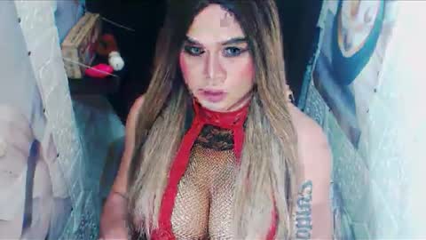 Snapshot of hosersecockselfsucker chatting on December 14, 12:05 am YOUR MAJESTY LUCY PEARL online show from December 14, 12:05 am