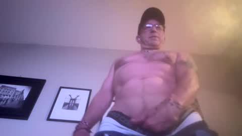 hoss43040 online show from September 25, 12:25 am