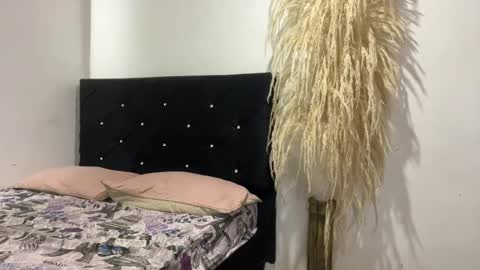 hot2gether69 online show from April 15, 2:51 am