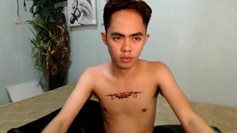 Snapshot of hot_8inchtwink chatting on December 22, 10:17 am Rylle online show from December 22, 10:17 am