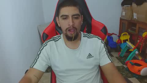 Snapshot of hot__husbands chatting on November 13, 1:04 am hot__husbands online show from November 13, 1:04 am