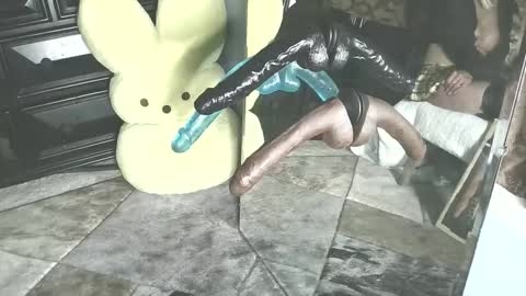 Snapshot of hot_ass_mess chatting on February 14, 9:24 am anytime-angel online show from February 14, 9:24 am