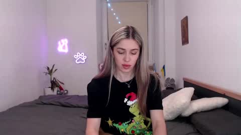 Snapshot of hot_berry69 chatting on December 5, 10:12 pm Dashka online show from December 5, 10:12 pm