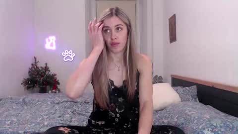 Snapshot of hot_berry69 chatting on December 22, 10:15 pm Dashka online show from December 22, 10:15 pm