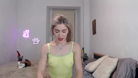 Snapshot of hot_berry69 chatting on February 8, 10:51 pm Dashka online show from February 8, 10:51 pm