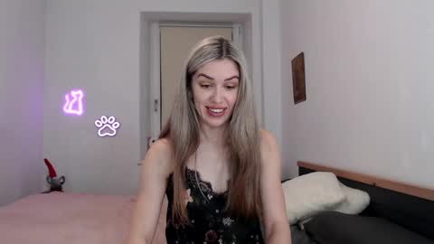 Snapshot of hot_berry69 chatting on February 13, 10:43 pm Dashka online show from February 13, 10:43 pm