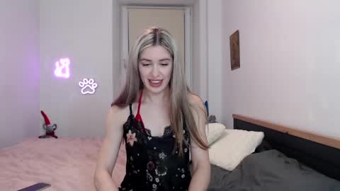 Snapshot of hot_berry69 chatting on February 14, 10:36 pm Dashka online show from February 14, 10:36 pm