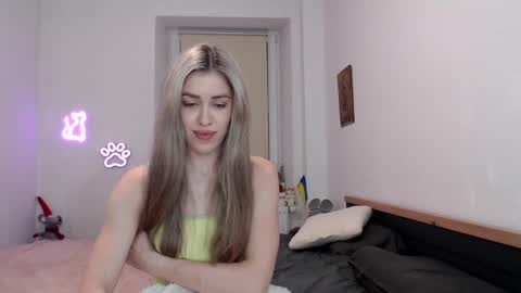 Snapshot of hot_berry69 chatting on February 22, 11:13 pm Dashka online show from February 22, 11:13 pm