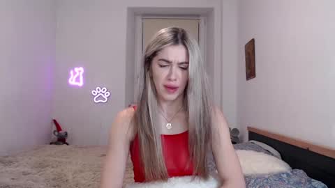 Snapshot of hot_berry69 chatting on March 7, 10:43 pm Dashka online show from March 7, 10:43 pm