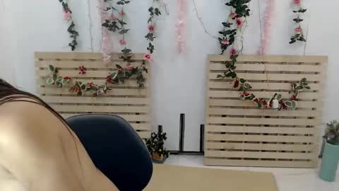 hot_chelly online show from April 8, 11:27 pm