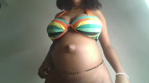Snapshot of hot_choccoolate chatting on July 8, 10:42 am Zarah online show from July 8, 10:42 am