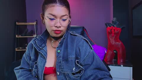 Snapshot of hot_chocolate_4u chatting on December 10, 11:51 pm hot chocolate 4u online show from December 10, 11:51 pm