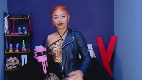 Snapshot of hot_chocolate_4u chatting on February 11, 3:51 pm hot chocolate 4u online show from February 11, 3:51 pm