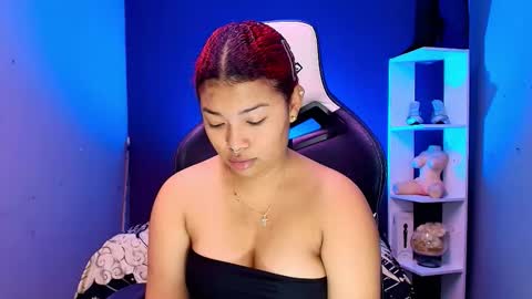 Snapshot of hot_chocolate_4u chatting on September 15, 12:05 pm hot chocolate 4u online show from September 15, 12:05 pm