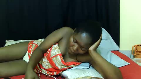 Snapshot of hot_darling95 chatting on October 25, 7:52 pm Milly online show from October 25, 7:52 pm