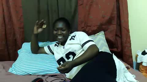 Snapshot of hot_darling95 chatting on November 9, 5:11 pm Milly online show from November 9, 5:11 pm