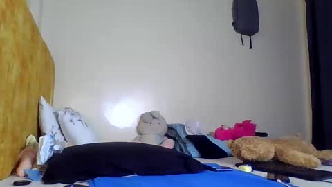 Snapshot of hot_ebony11 chatting on March 23, 10:19 am chooo pie online show from March 23, 10:19 am