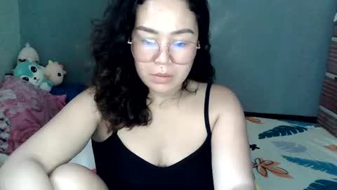 hot_emma1112 online show from July 19, 1:42 am