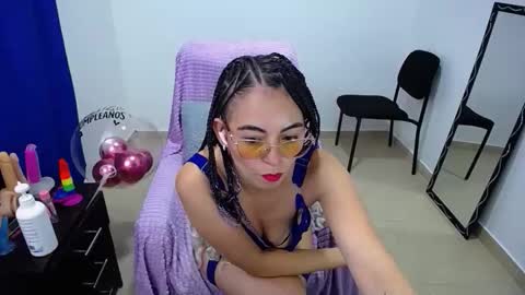 Snapshot of hot_girl01_hanna chatting on June 9, 10:54 pm angie online show from June 9, 10:54 pm