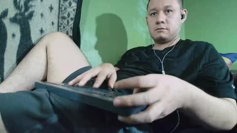 hot_guy36 online show from April 14, 6:03 pm
