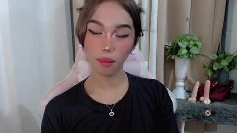 Khianna online show from May 29, 2:37 pm