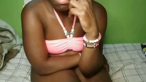 hot_latifah online show from December 16, 9:20 pm