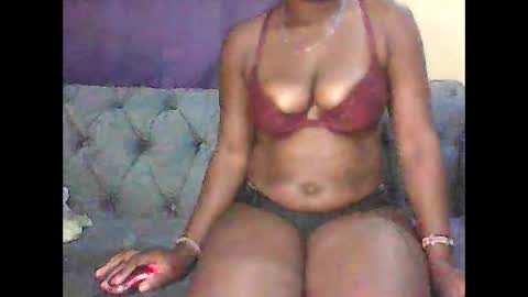 hot_latifah online show from April 21, 1:53 am