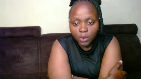 Linah online show from December 3, 6:39 pm