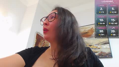 Halle online show from December 9, 2:02 am