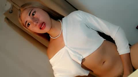 hot_little_angel18 online show from May 24, 2:27 am