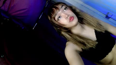 hot_moma69 online show from April 9, 10:09 am