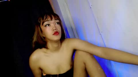 hot_moma69 online show from April 13, 2:28 am