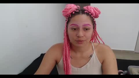 Mia online show from December 5, 5:06 pm