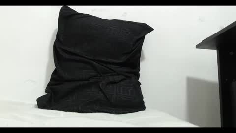 Mia online show from December 10, 11:08 pm