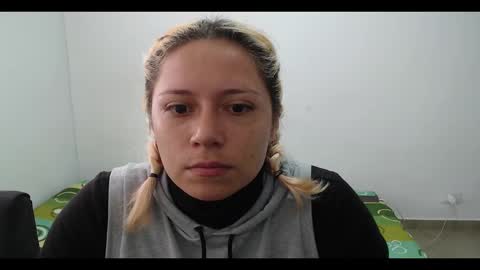 Mia online show from February 7, 1:43 pm