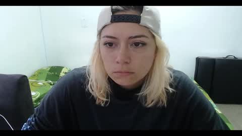 Mia online show from February 21, 12:06 pm