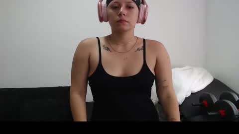 Mia online show from March 5, 3:07 pm