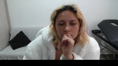 Mia online show from March 7, 5:17 pm