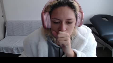 Mia online show from March 8, 12:52 pm