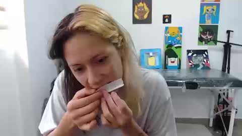 Mia online show from September 19, 4:51 pm