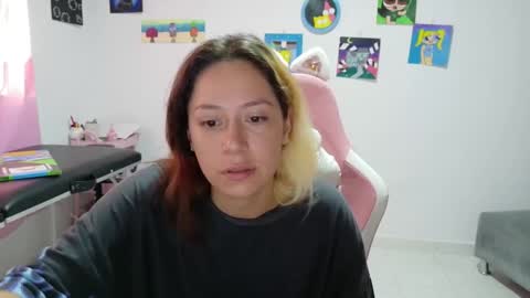 Snapshot of hot_mommymia chatting on December 17, 2:01 pm Mia online show from December 17, 2:01 pm