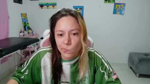 Snapshot of hot_mommymia chatting on January 7, 11:18 pm Mia online show from January 7, 11:18 pm