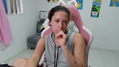 Snapshot of hot_mommymia chatting on January 31, 10:08 pm Mia online show from January 31, 10:08 pm