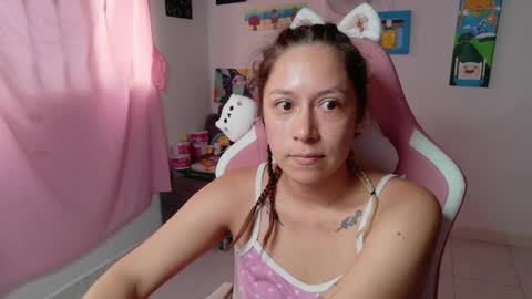 Snapshot of hot_mommymia chatting on February 4, 3:29 pm Mia online show from February 4, 3:29 pm