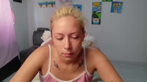 Snapshot of hot_mommymia chatting on March 2, 3:19 pm Mia online show from March 2, 3:19 pm