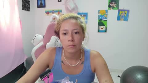 Snapshot of hot_mommymia chatting on March 14, 5:51 pm Mia online show from March 14, 5:51 pm