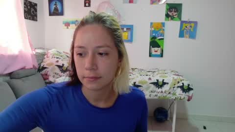 Mia online show from April 22, 3:57 pm