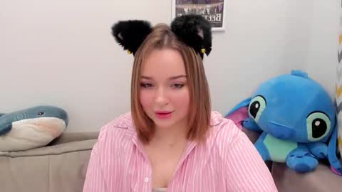 Snapshot of hot_moon_666 chatting on February 8, 3:48 pm Moon online show from February 8, 3:48 pm